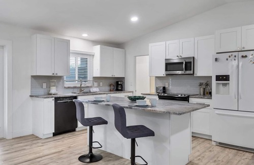 Alta Vista House | Downtown Sarasota Private Vacation Home - Minutes to Beaches, Beautiful Backyard, and Pet-Friendly!