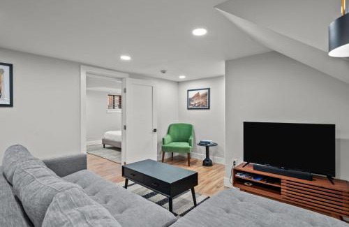 Baker Apartment | Downtown Stay off Broadway Nightlife Nearby Parking