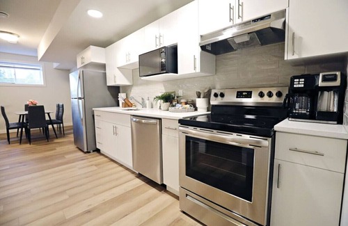 North Central Edmonton Condo | Downtown Suite King Beds|Long Stays|Disney+