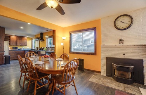 Hough House | DOWNTOWN Vancouver Bungalow. Near PDX & Downtown Portland. Vintage Charm!