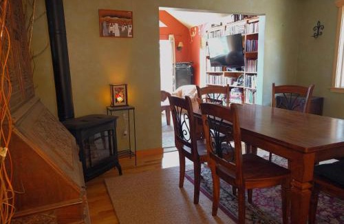 White Salmon House | Downtown White Salmon View Home