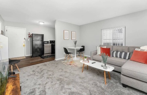Wyandotte Apartment | Downtown Wyandotte, Clean and Cozy!