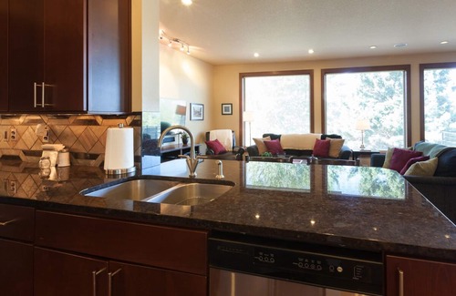 Hood River House | Downwinder, Hot tub! A/C, Views, Minutes to Downtown
