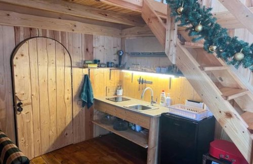 Pedvale Cabin | Dragon house in the tree. Sauna/Hot tube.