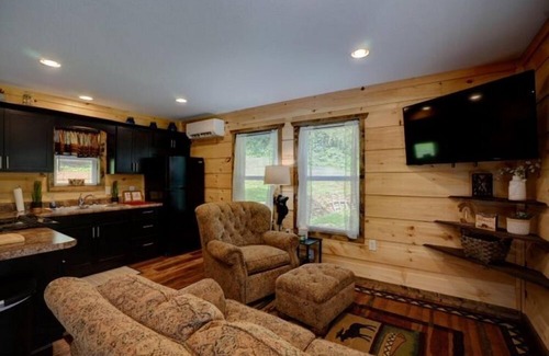 Robbinsville Cabin | Dragon's Nest Cabin with Mountain Views
