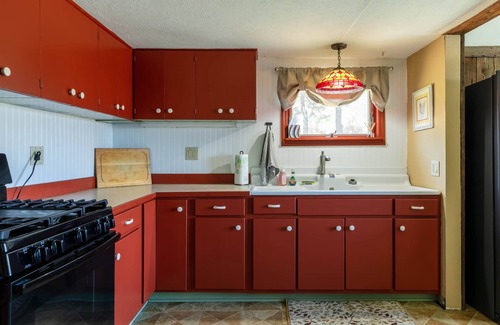 Wellsboro House | Dragonfly Cottage-Pet-friendly, relaxing Wellsboro retreat