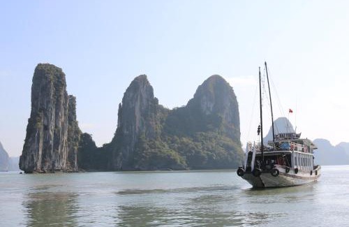 French Quarter Boat Rental | dragonfly cruise