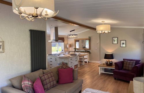 Ryther Apartment | Dragonfly Lodge - 2 Bedroom Lodge with Hot Tub