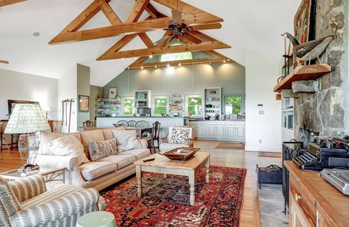 Clifftops House | Dramatic Mountain View Within Minutes from Sewanee