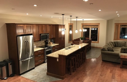 Silver Star Mountain Ski Chalet | Dream Catcher - Luxury Mountain Chalet, 50 Metres from Village, Ski In/Ski Out