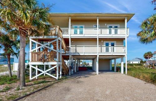 East End House | Dream Chaser-Private Pool-Pet Friendly-Directly across from boardwalk to beach