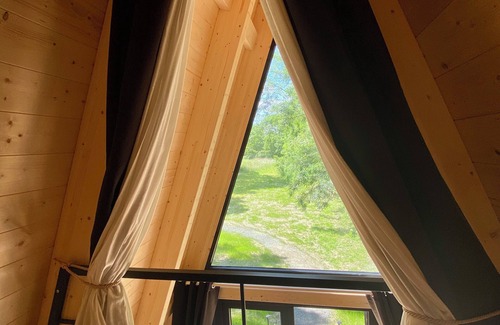 Les-Trois-Moutiers Cottage | Dream ecolodge in a fairytale castle
