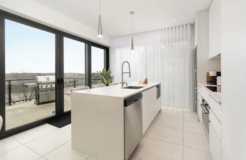 Laval Condo | Dream Home Retreat - Condo Laval