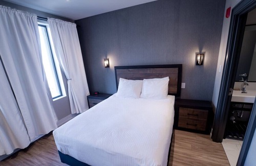 Northeast Mississauga House | Dream Suites Boutique Hotel - Private room in Mississauga