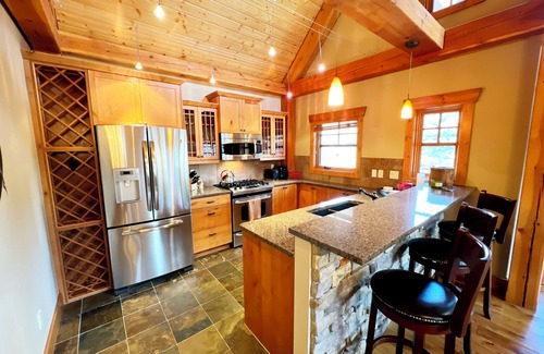 East Kootenay House | Dreamcatcher Mountain Cabin - Ski-Bike-Golf-Relax