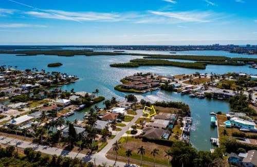 Isles of Capri House | Dreamers Hideaway I Waterfront I Direct Access