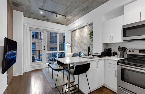 Milton Park Apartment | Dreaming at the Base of the Mountain W/Parking