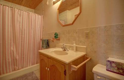 Dyer's Bay Bed & Breakfast | Dreamland II Bed and Breakfast