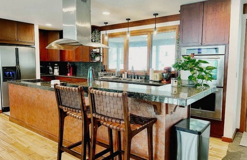 Gold Mountain House | Dreammaker Retreat Family Golf Luxury Nakoma Gameroom Tesla