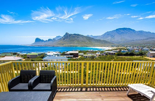 Pringle Bay Apartment | Dreamview Glass Suite: Unique apartment with wide ocean and mountain views