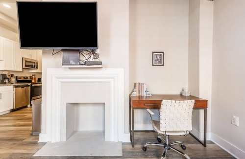 Jefferson Manor Apartment | Dreamy Alexandria West 2BR w/W/D, nr Restaurants, by Blueground