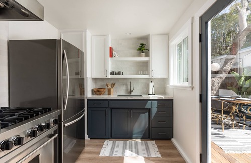 East Mesa House | Dreamy Beach Cottage 2 Blocks from Ocean Pet Friendly!