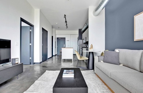 Wicker Park Apartment | Dreamy Bucktown 1BR w/BBQ, Roof & Outdoor firepit, by Blueground