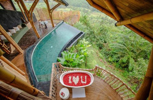 Melayang Villa | Dreamy Cliffside Bamboo Villa with Pool and View