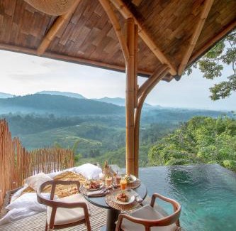 Melayang Villa | Dreamy Cliffside Bamboo Villa with Pool and View