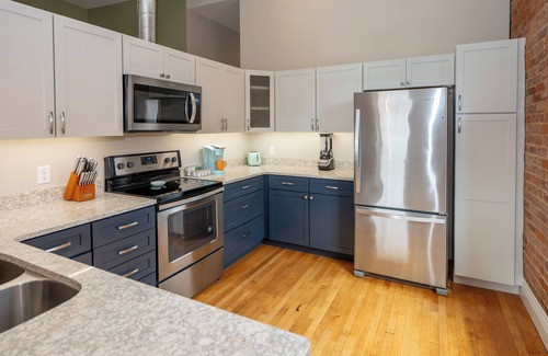 Kalamazoo Apartment | Dreamy Downtown Luxury Loft/13-Ft Ceilings/Walkable