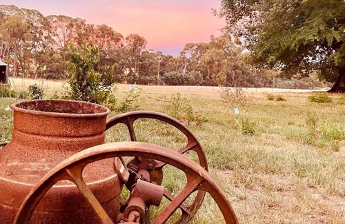 Strathbogie Cottage | Dreamy Farmhouse in a Breathtaking Location