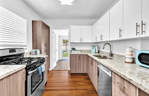 Dania Beach House | Dreamy Hollywood Beach Escape | Jacuzzi & Fire Pit