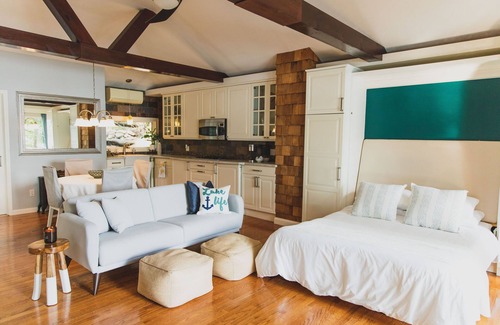 Brighton Cottage | Dreamy lakefront cottage - 20 min from Ann Arbor!
