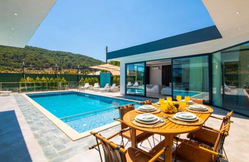 Sarıbelen Villa | Dreamy Villa with Private Pool and Jacuzzi in Kas