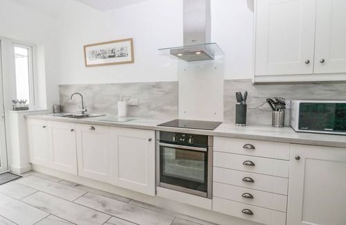Barrow-in-Furness Cottage | DRIFTWOOD, 23 ROA ISLAND, family friendly in Roa Island