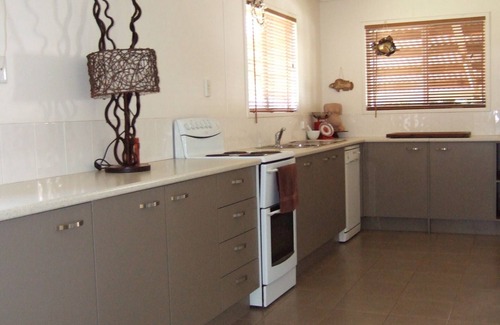 Brisbane Waterfront House | Driftwood Beach Holiday House -Coochiemudlo Island