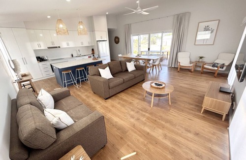 North Beach Apartment | Driftwood Beach House - North Beach Wallaroo