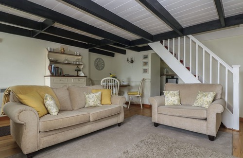Saint Austell Bay Cottage | DRIFTWOOD COTTAGE, pet friendly in Porthpean