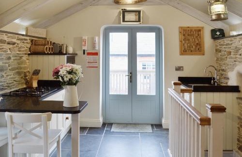 Porth House | Driftwood