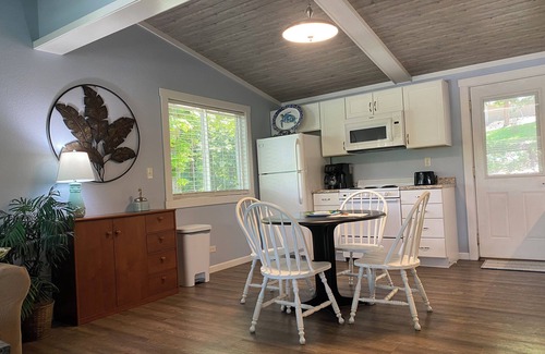 Lake Ozark Condo | DRIFTWOOD SHORES UNIT 2 tropically inspired 2 BR condo close to everything!