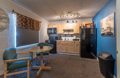 Summersville Apartment | Driftwood Suite at Lake Sometimes
