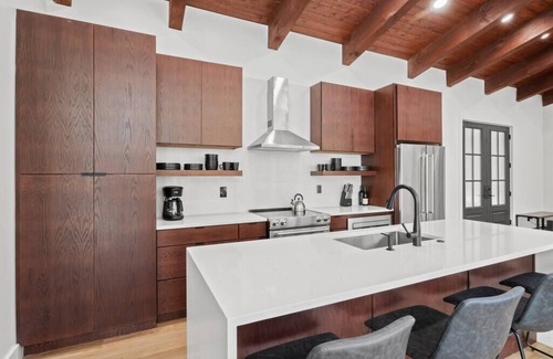 Rogers Cabin | Drop RED GORGEous is a stylish retreat in the heart of the RRG. 4WD IS REQUIRED