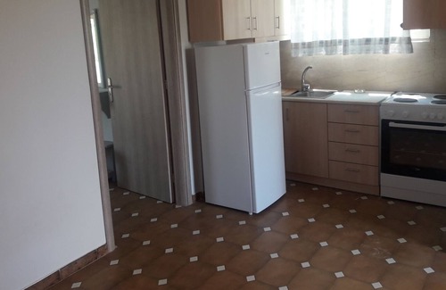 Mavrovouni Apartment | Drossia # 1 - One Bedroom Apartment, Sleeps 5