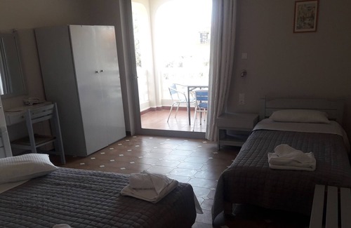 Mavrovouni Apartment | Drossia # 6 - One Bedroom Apartment, Sleeps 4