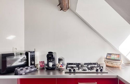 Dreux Apartment | Drouais Night
