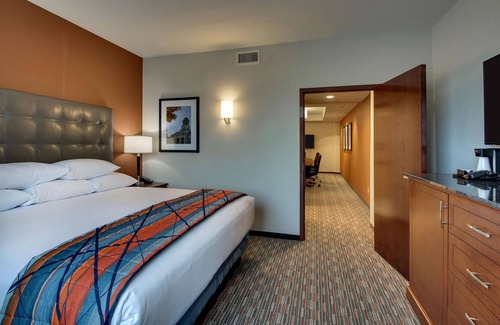 Iowa River Landing Hotel | Drury Inn & Suites Iowa City Coralville