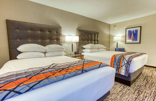 Collinsville Hotel | Drury Inn & Suites St. Louis Collinsville
