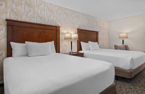 Creve Coeur Hotel | Drury Plaza Hotel St. Louis Creve Coeur