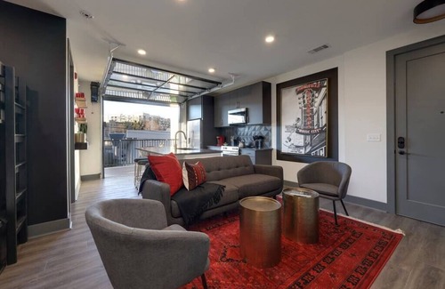 Rolling Mill Hill Condo | DT Nashville Walk to Broadway 2 Bedrooms Sleeps 8