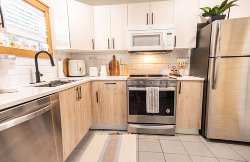 South Eola House | DT505 - Downtown Orlando Monthly Rental | Modern 1BR Bungalow